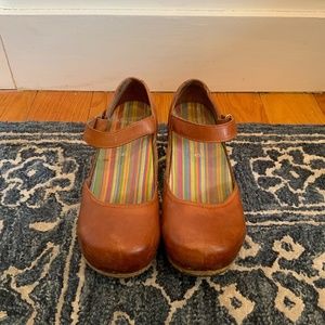 Dansko | Espadrille Mary Jane Clog | Warm Tan